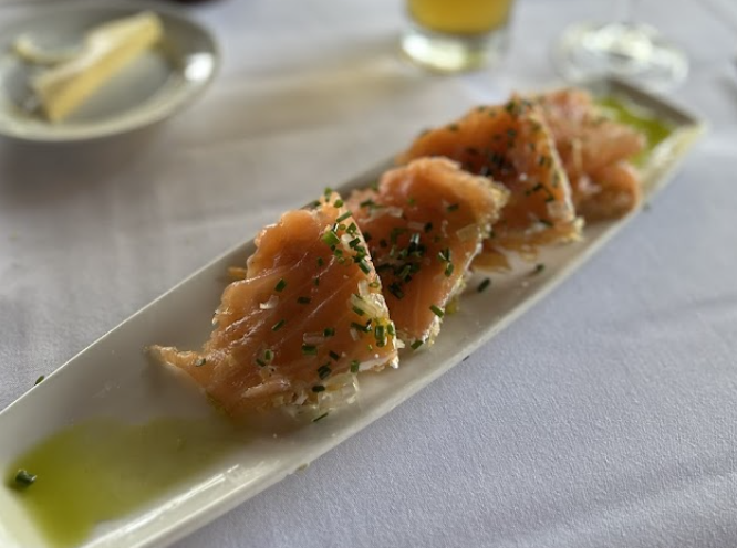 Canoe signature dishes House Smoked Salmon
Slow Roasted Carolina Rabbit
Duck Beef Burger